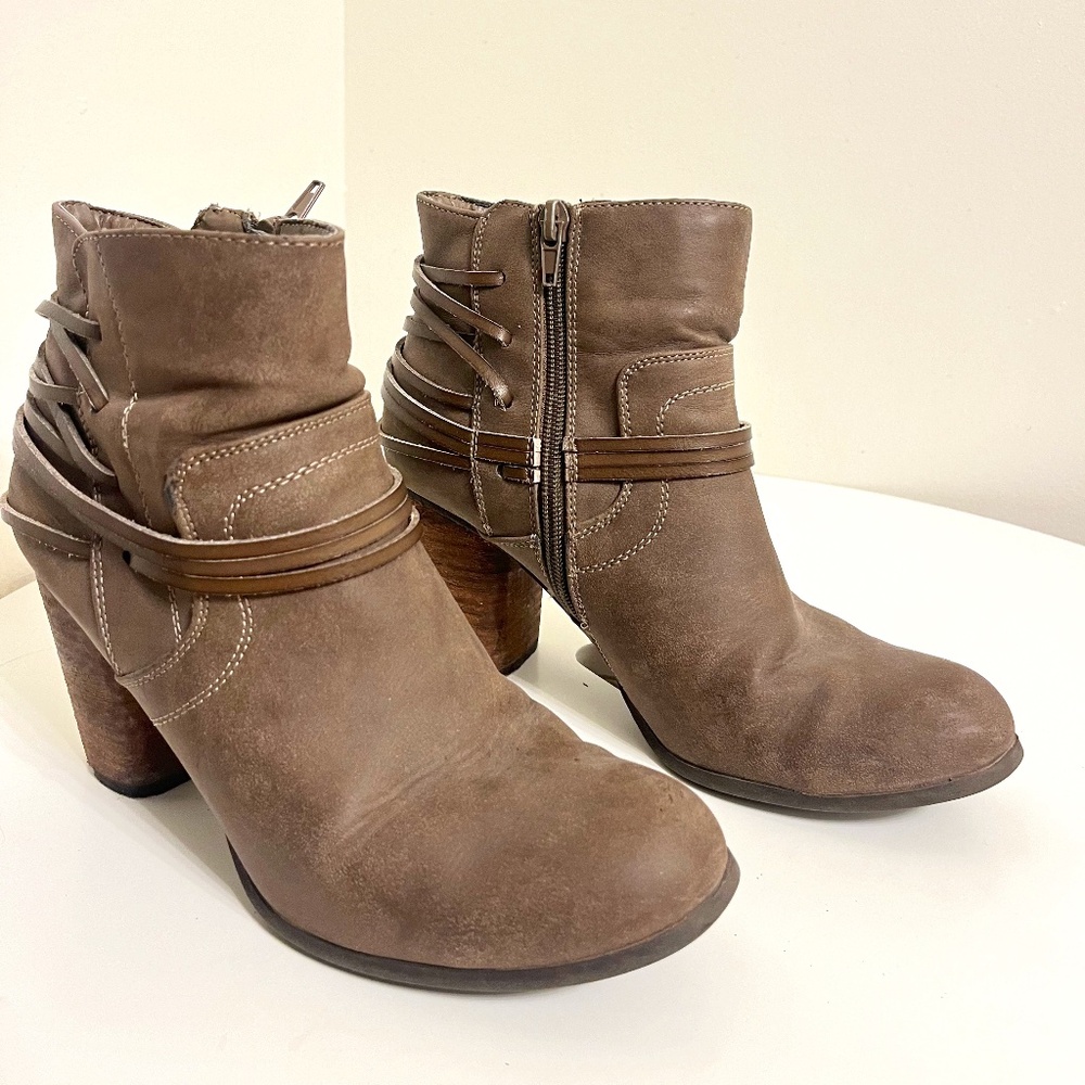 Naturalizer Women's Heeled Ankle Bootie Boot